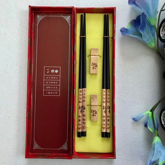 Chopsticks New In Box 2 Pairs with Rest - Picture 4 of 4